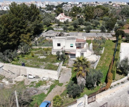Villa Da Ristrutturare Con PdC Approvato Per Demolizione e Ricostruzione.